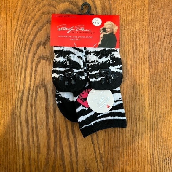 ๐ 6/$60, NWT, Marilyn Monroe Pet & Owner, Zebra & Kiss Theme Sock Set, Large - Picture 3 of 3